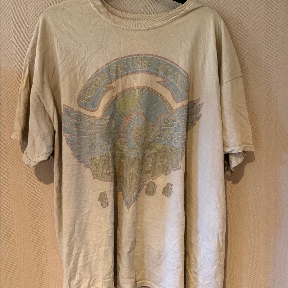 Vintage-Style Men's Graphic Tee in Faded Beige